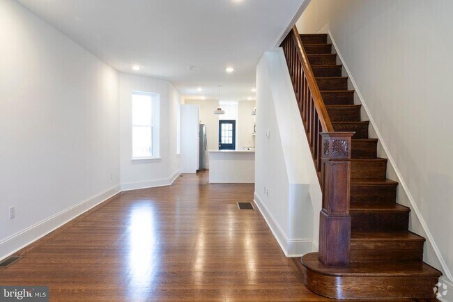 Building Photo - 5510 Larchwood Ave Rental