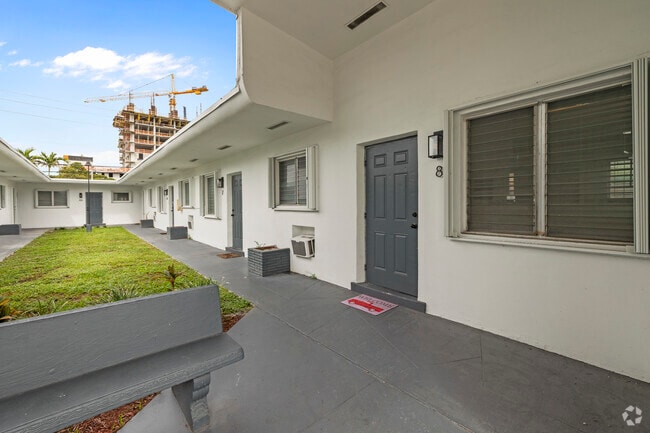 1BR, 1BA - 490SF - Courtyard