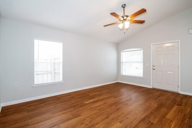 Photo - 30319 Birdhouse Dr