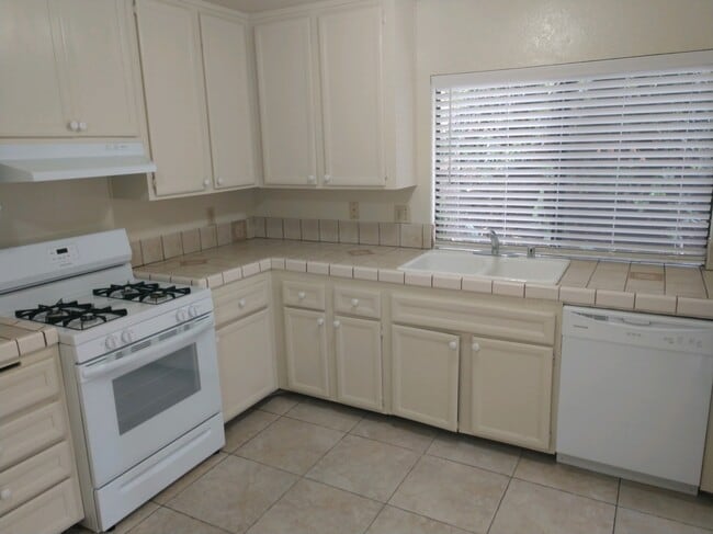 Building Photo - 119 Avenida Las Brisas Unit A