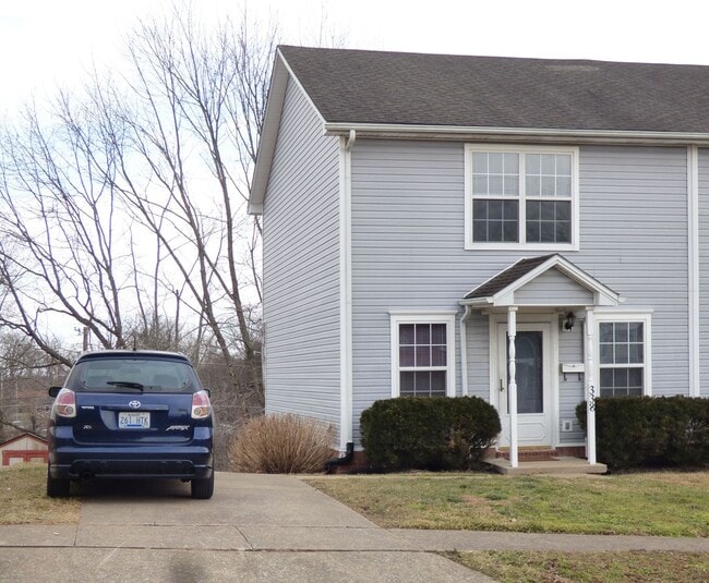 Building Photo - 338 E Oak St