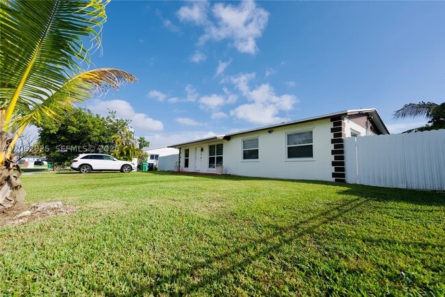 Building Photo - 14515 SW 105th Ct
