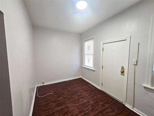 Photo - 221 N High St