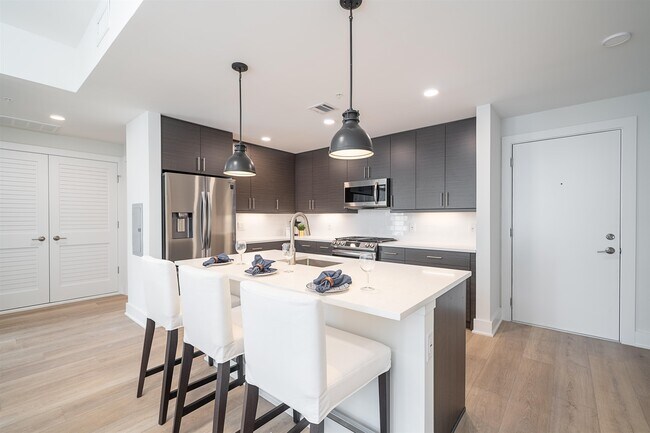 Building Photo - 418 Palisade Ave Unit 411