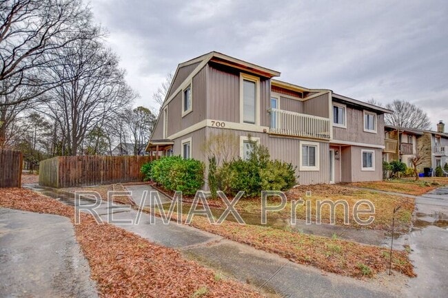 Photo - 700 Alder Cir