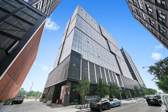 Building Photo - 1101 W Van Buren St Rental
