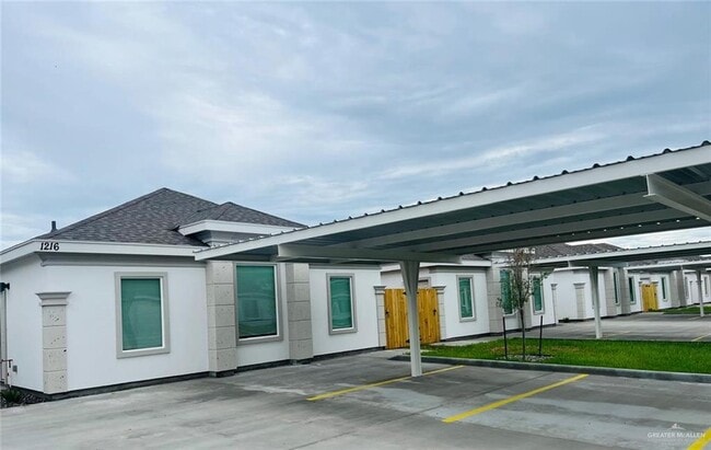 Building Photo - 11 West Dr Unit 6