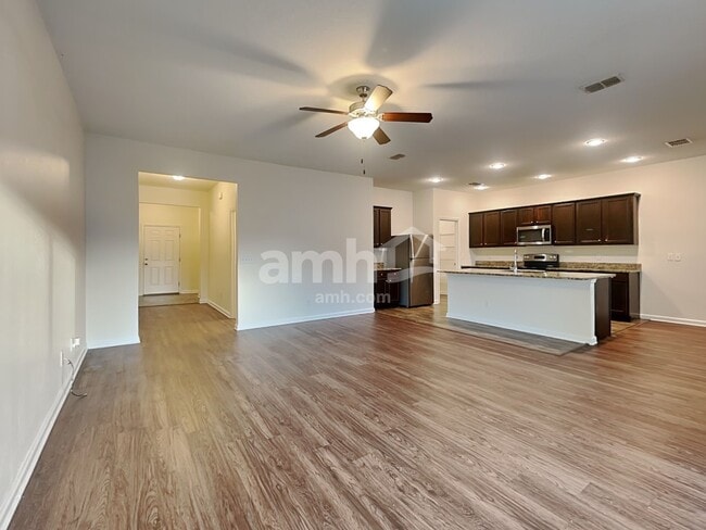 Photo - 4878 St James Ln