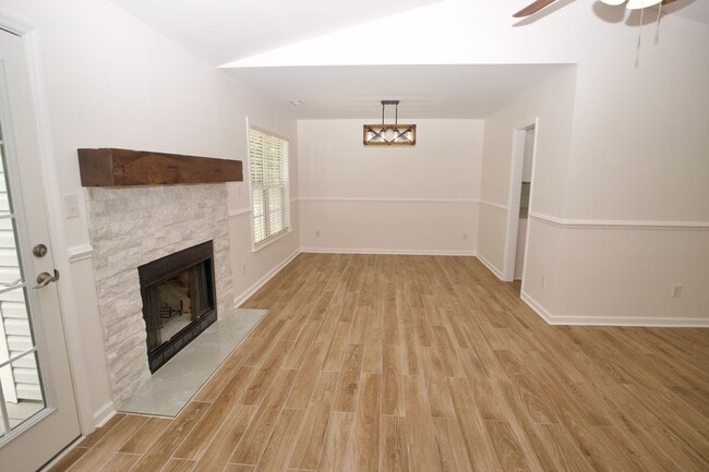 Photo - 210 Hayden Pl