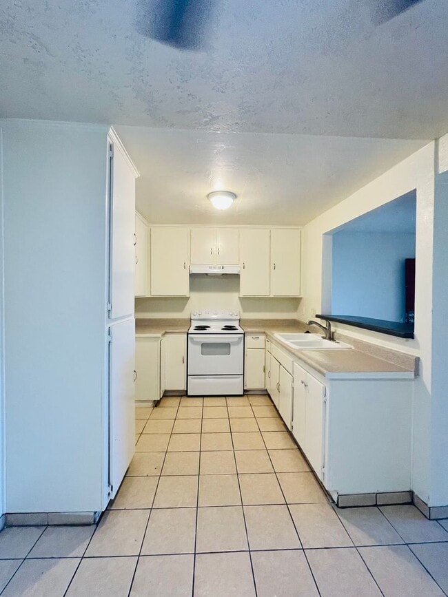 Welcome to this beautiful 3-bedroom, 2-bat... - Welcome to this beautiful 3-bedroom, 2-bat... Unidad 1006