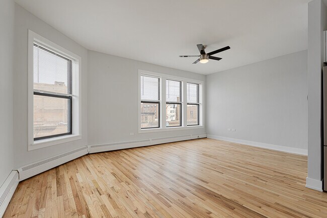 Photo - 1625 W Howard St Unit 219