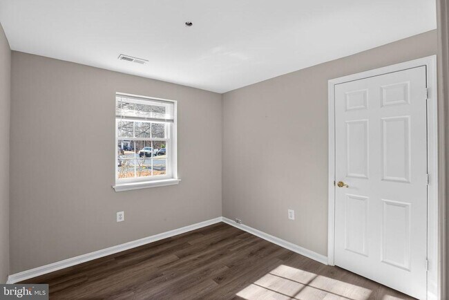 Photo - 5828 Ruxton Dr