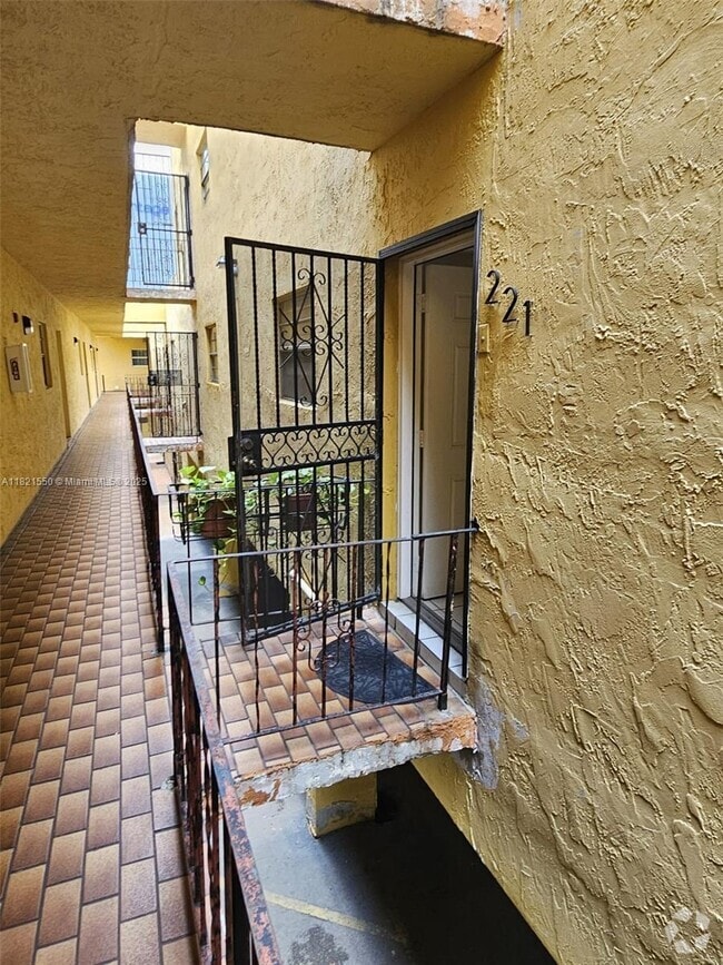 Building Photo - 1555 W 44th Pl Unit 221B Rental