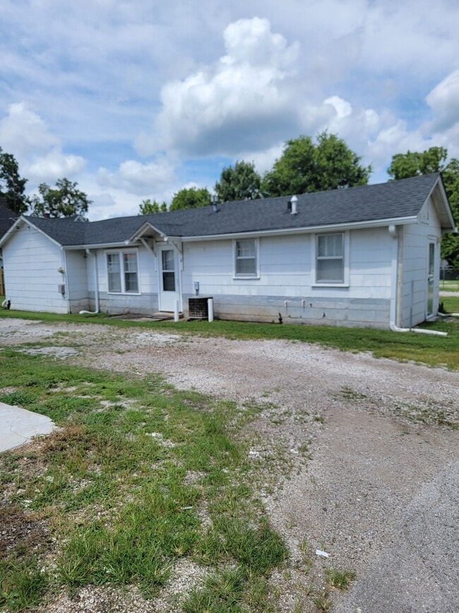 Building Photo - 1164 Adams St Rental