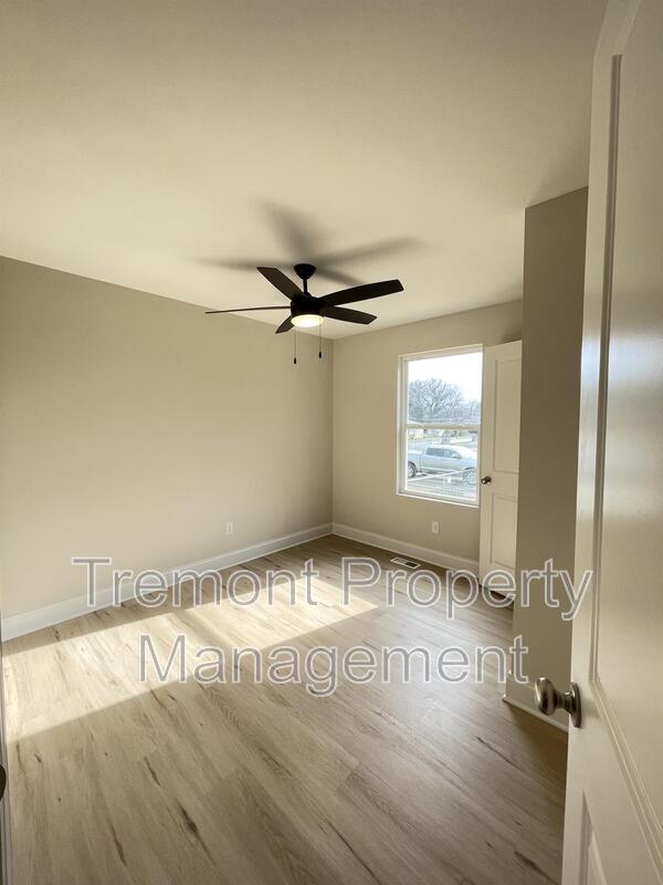 Photo - 322 W 41st St