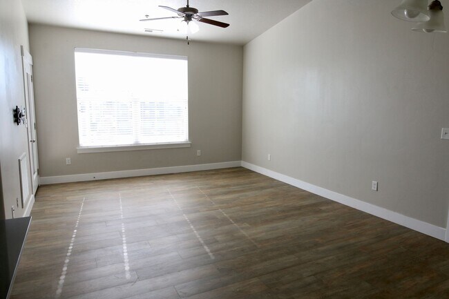Photo - Lovely Top Level Condo For Rent