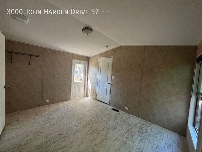 Photo - 3000 John Harden Dr