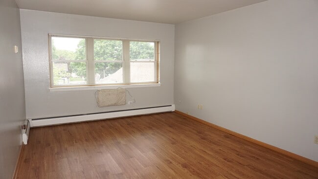 Photo - Hartwell Place Apartments