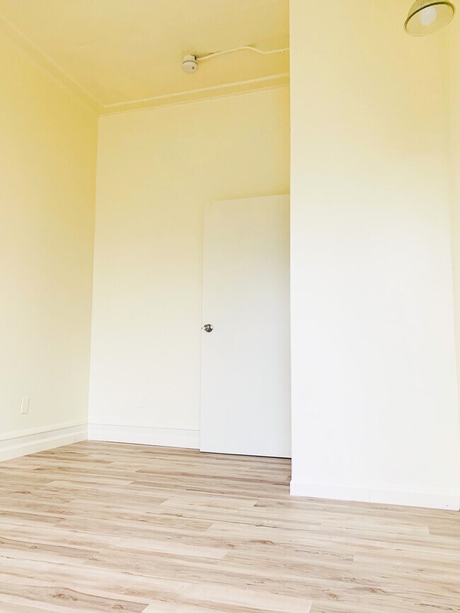 Photo - 148 N Champlain St Unit APT 2