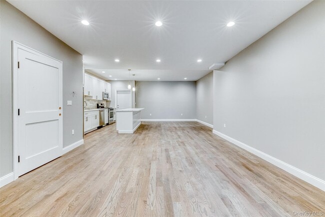 Photo - 78 Roslyn Rd Unit 201
