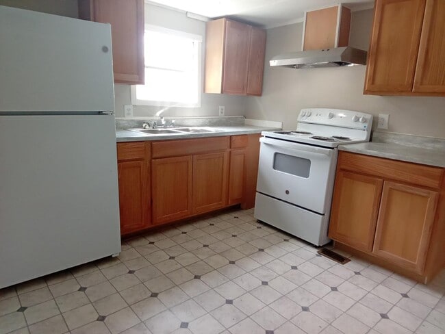 Building Photo - 2400 Oaklawn Blvd