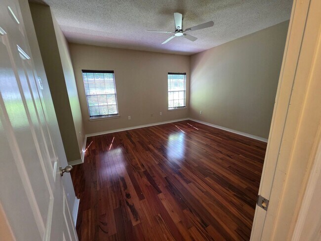 Photo - MOVE IN SPECIAL - 2 WEEKS FREE RENT - 3BR ...