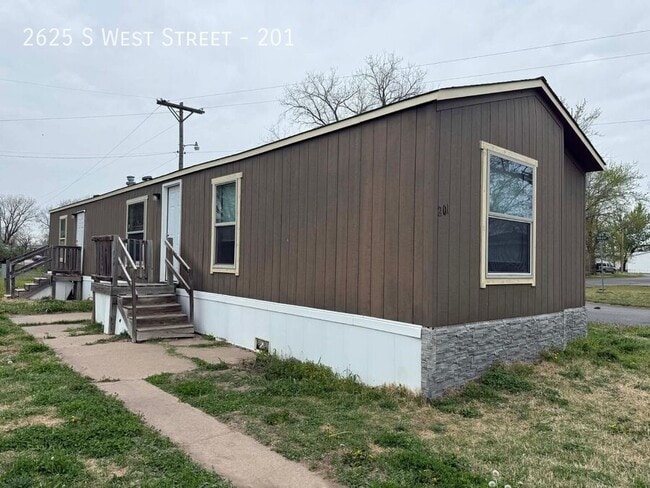 Building Photo - 2625 S West St