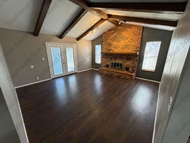 Photo - Spacious 3 bedrooms 2 baths home with 2 car garage