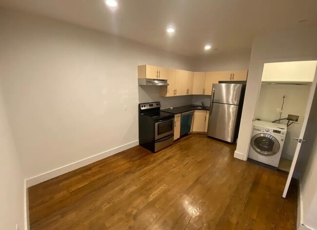 Broadway - Broadway Apartment Unit 4F