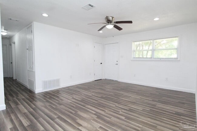 Photo - 6037 Syrcle Ave