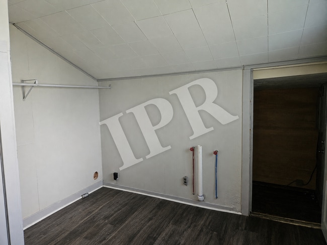 Photo - 330 Mayne St
