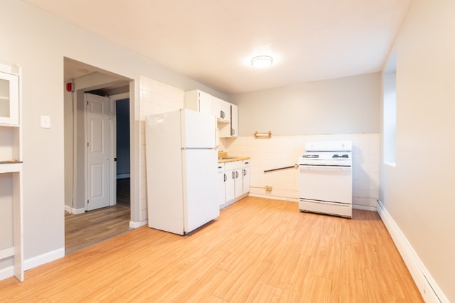 Photo - 672 N Main St Unit 3L