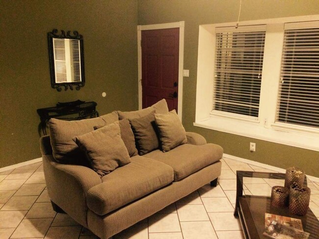 Photo - East El Paso 2 bed/1.5 Bath 1 car garage