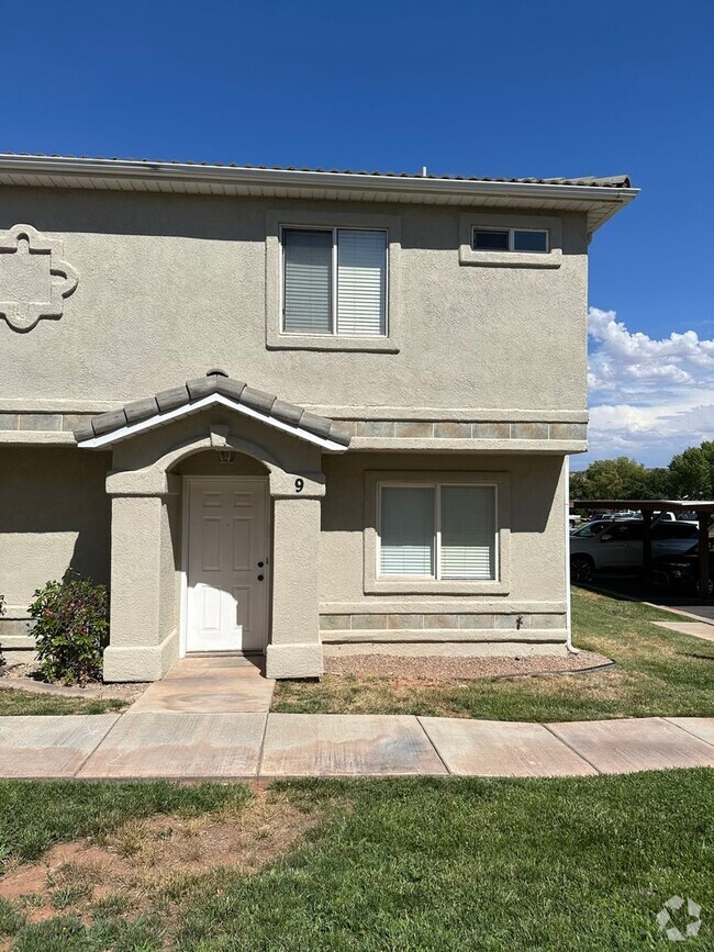 Building Photo - Sunland Village Townhome