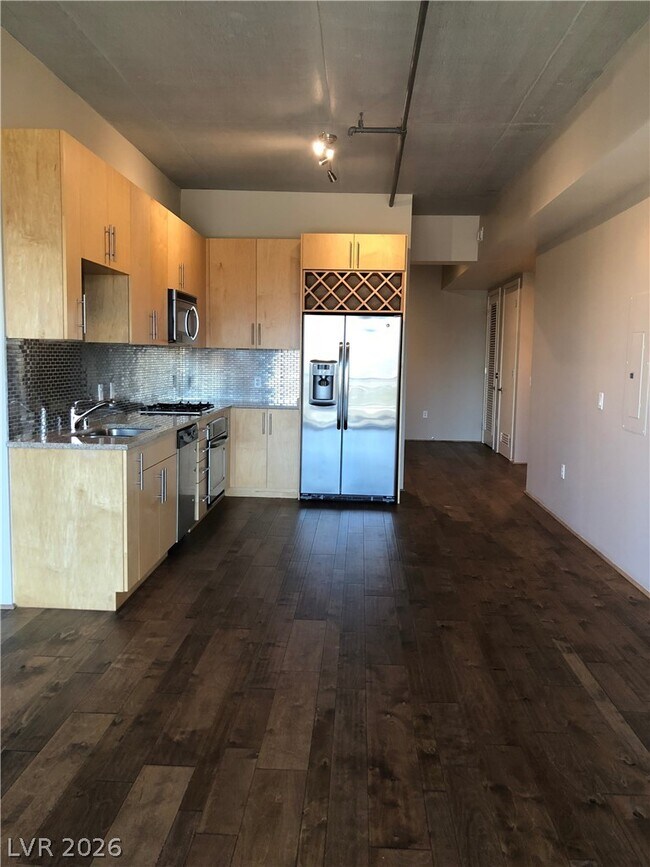 Building Photo - 353 E Bonneville Ave Unit 621
