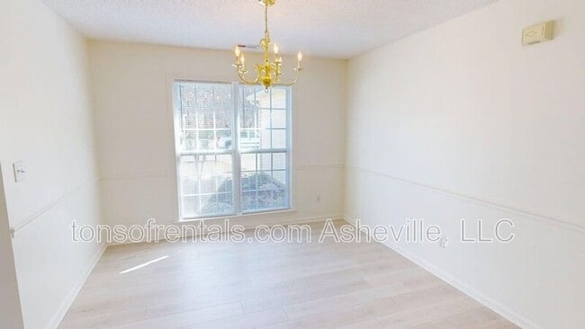 Photo - 342 Meadow Pathway Dr