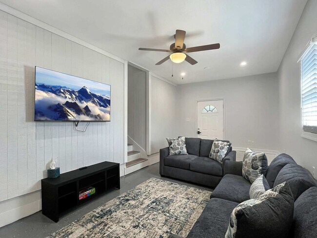 Photo - 501 W 9th St Unidad ID1369214P