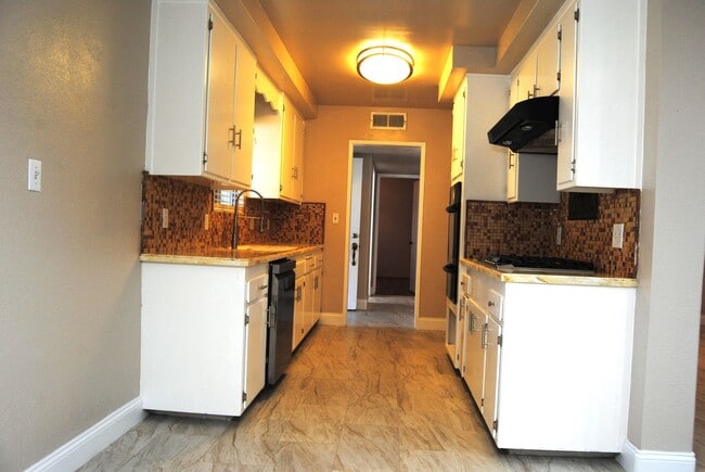 Photo - 8817 Butternut Ave