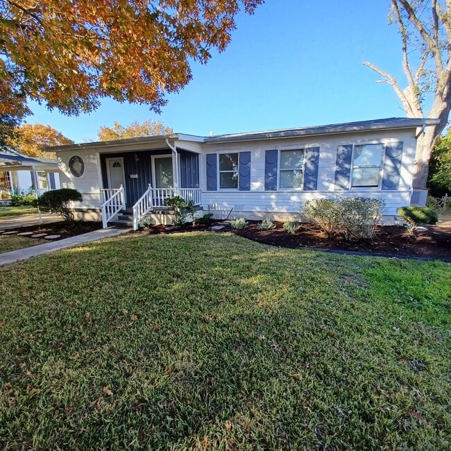 Photo - 353 Irvington Dr