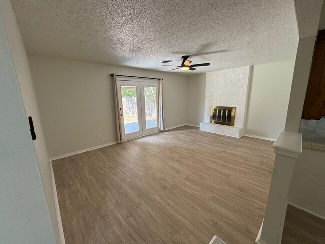 Photo - 2410 NW Saxon Cir