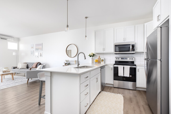 Unit Kitchen - The Retreat at Urban Plains Apartments