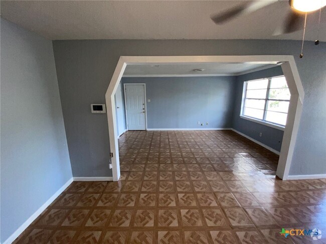 Building Photo - 1007 Houston St Rental
