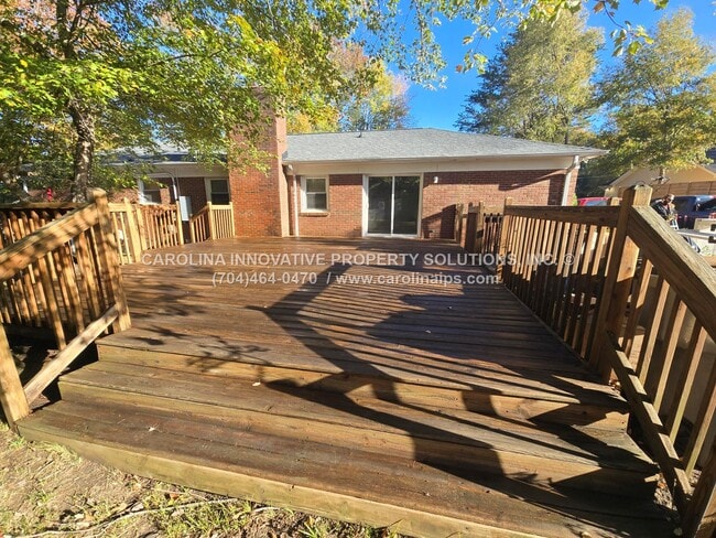 Photo - 1805 Falconhurst Dr