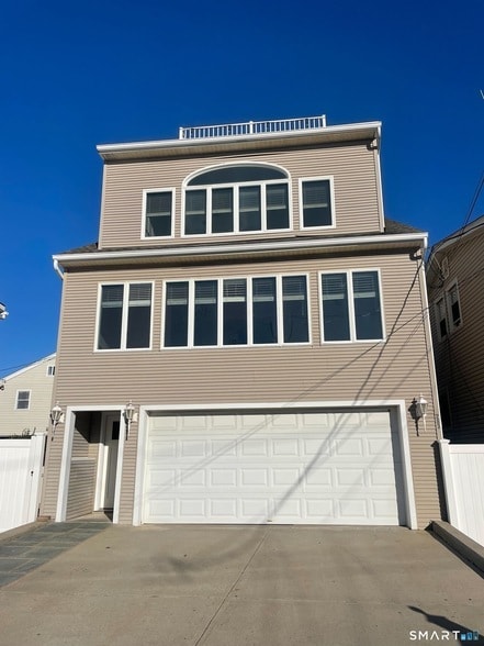 Building Photo - 283 Cosey Beach Ave