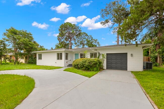 Building Photo - NEWLY RENOVATED Home For Rent in St Peters...