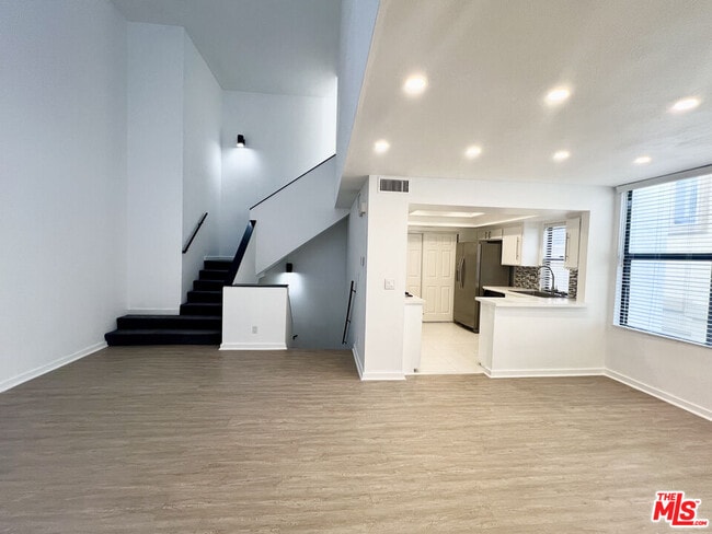 Building Photo - 1600 Camden Ave Unit E