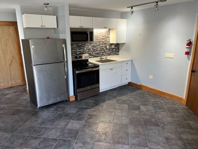 Building Photo - 227 Main St Unit D Rental