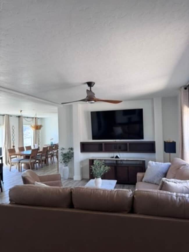 41 Larkspur Ln