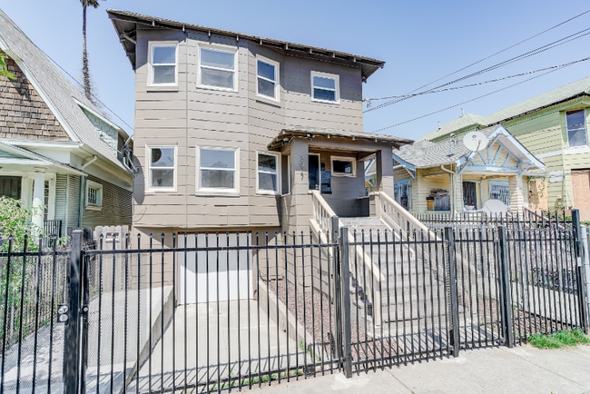 Photo - 3027 Filbert St Unit 3