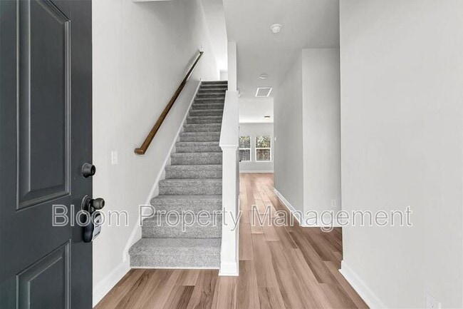 Photo - 247 Lucca Dr